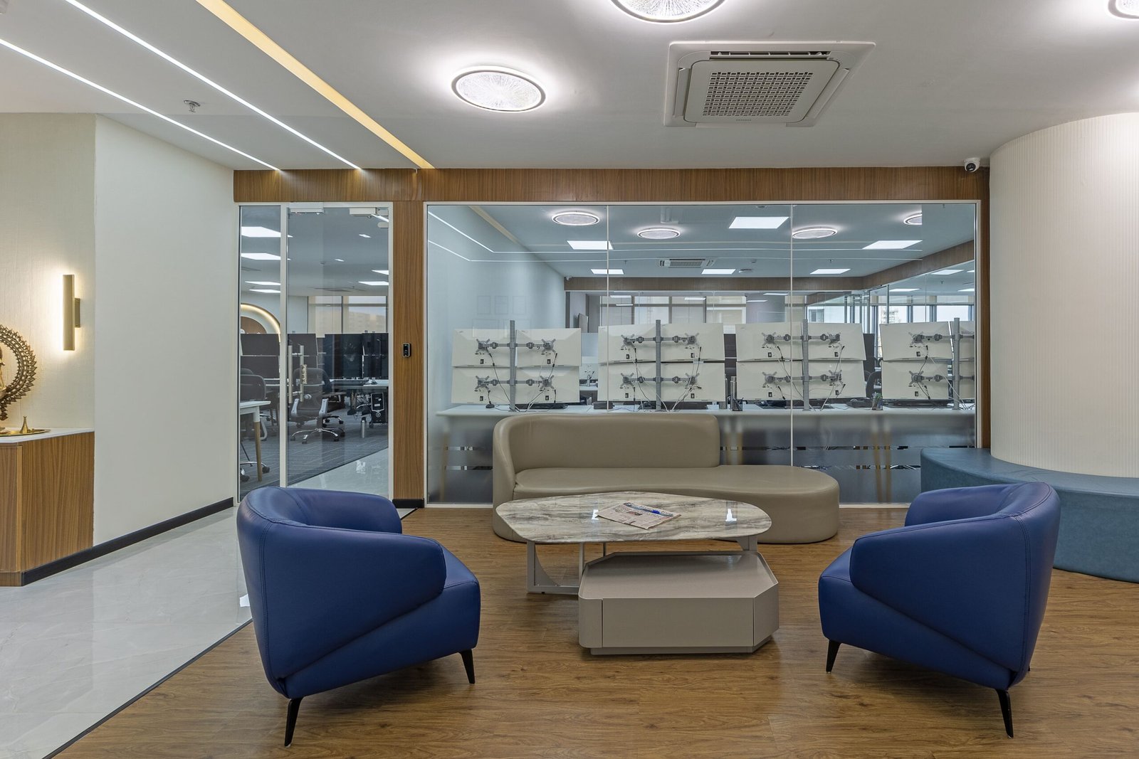 Why Commercial Interior Designers in Ahmedabad and Mumbai are Your Best Investment